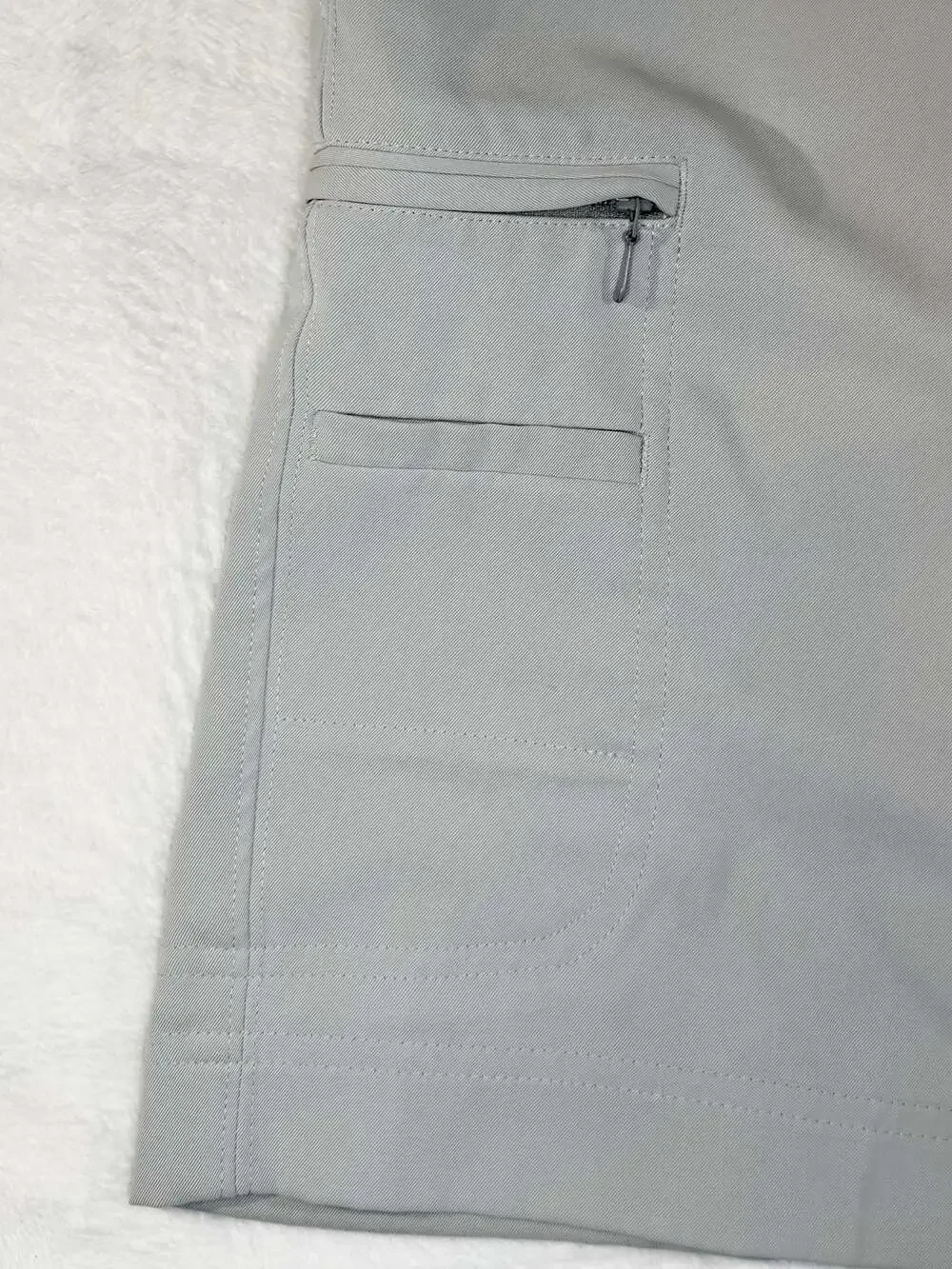 Callaway Golf Opti-Dri Performance 7 Pocket Cargo Shorts in Light Gray, 40w